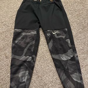 NWT NIKE MENS JOGGERS